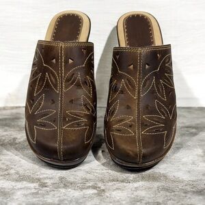 Vintage BASS Brown Leather Slip-On Clogs with Floral Cutouts Size 9M